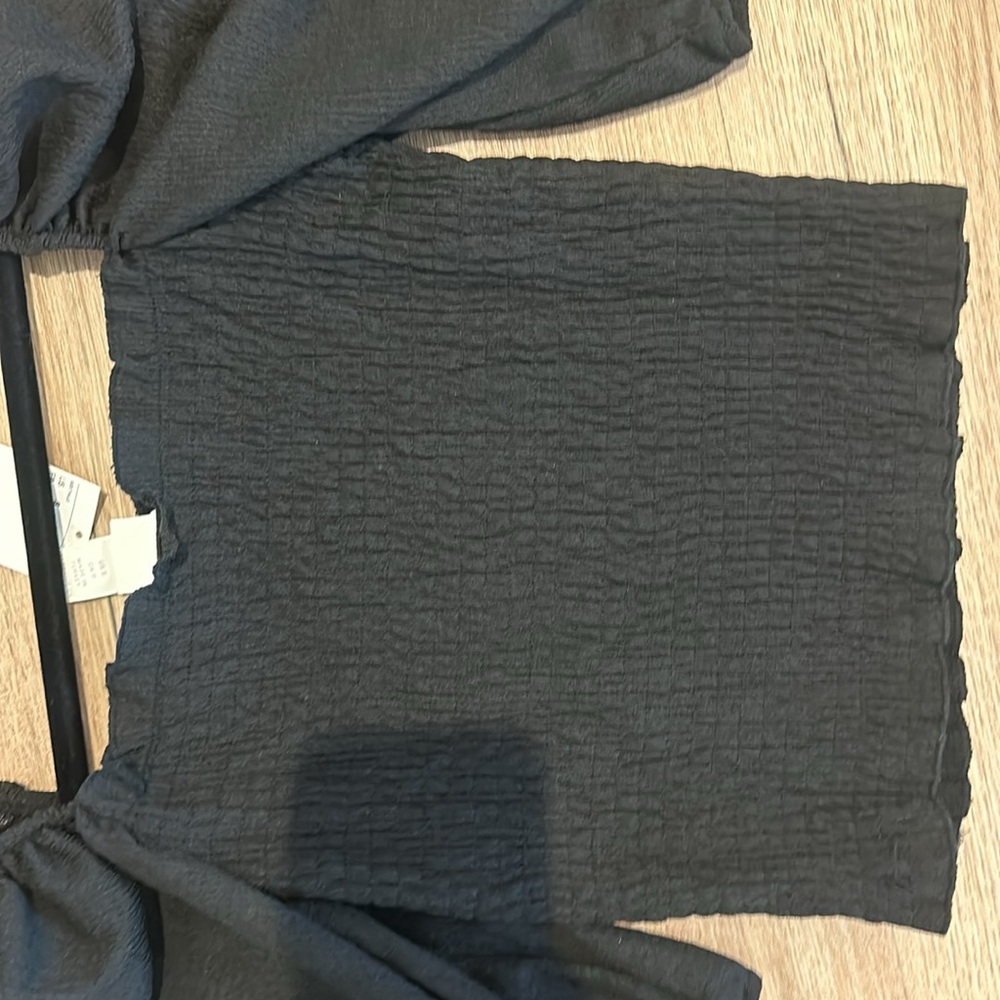 H&M Puff SleeveFitted Too - Picture 4 of 4